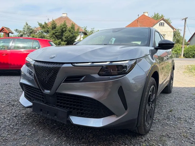 Alfa Romeo Junior 54 kWh 8.890 km