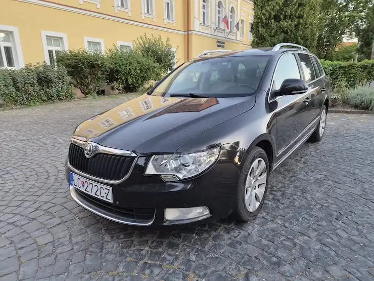 Škoda Superb Combi 2.0 TDI CR 140k Elegance M6 (2012)